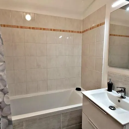 Logement Entier : * Montévrain