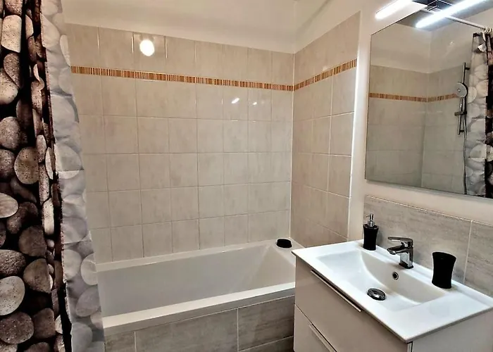 Logement Entier : * Montévrain